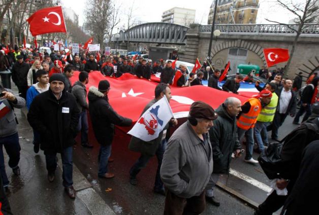 Οι Τούρκοι βγήκαν ξανά στους δρόμους του Παρισιού