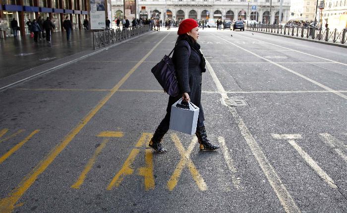 «Χειρόφρενο» σε φορτηγά και ταξί στην Ιταλία