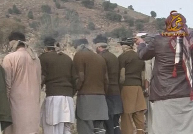 Βιντεοσκόπησαν την εκτέλεση πακιστανών στρατιωτών