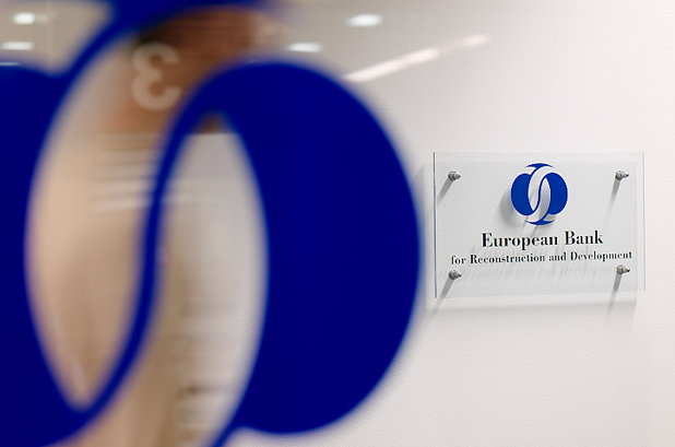 Διαψεύδει το «πάγωμα» για την Ελλάδα η EBRD