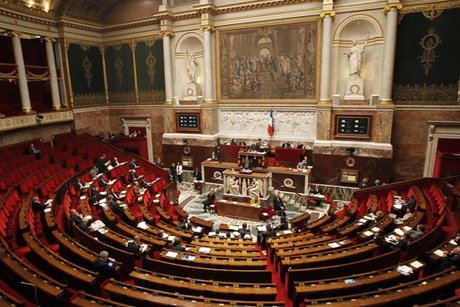 Νομοσχέδιο για την καταπολέμηση της πορνείας ετοιμάζει η γαλλική Γερουσία