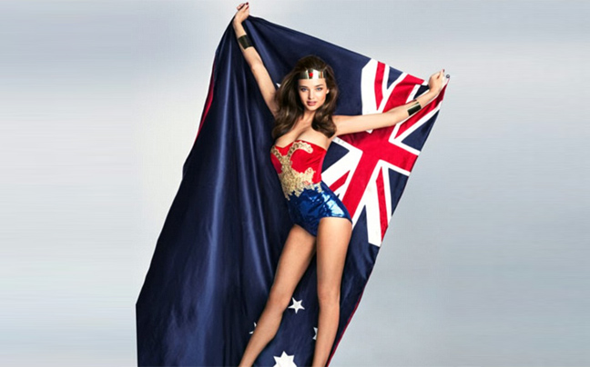 Η Miranda Kerr ντύθηκε… Wonder Woman