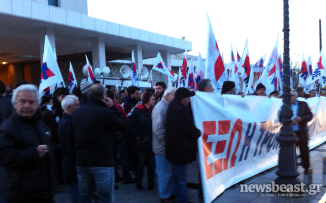 Από την πίσω πόρτα έφυγε η τρόικα