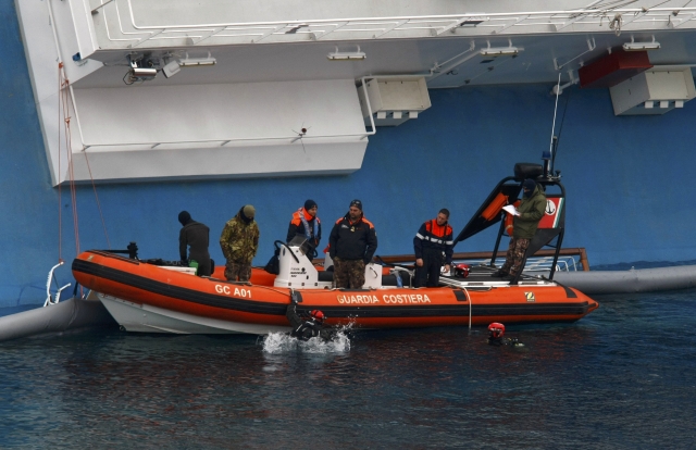 Εντοπίστηκαν τρία ακόμη πτώματα στο «Costa Concordia»