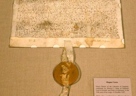 Επανεκτίθεται μια Μάγκνα Κάρτα του 1297