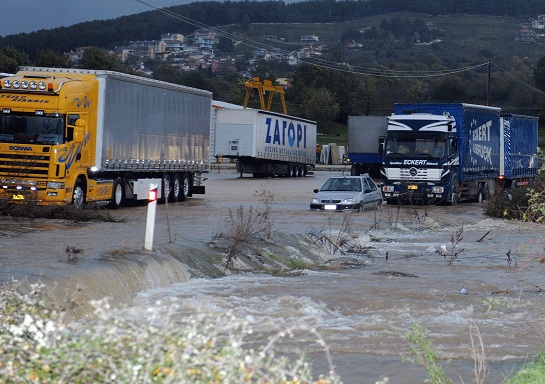 Ολοκληρώθηκαν οι επιχειρήσεις για τον απεγκλωβισμό πολιτών