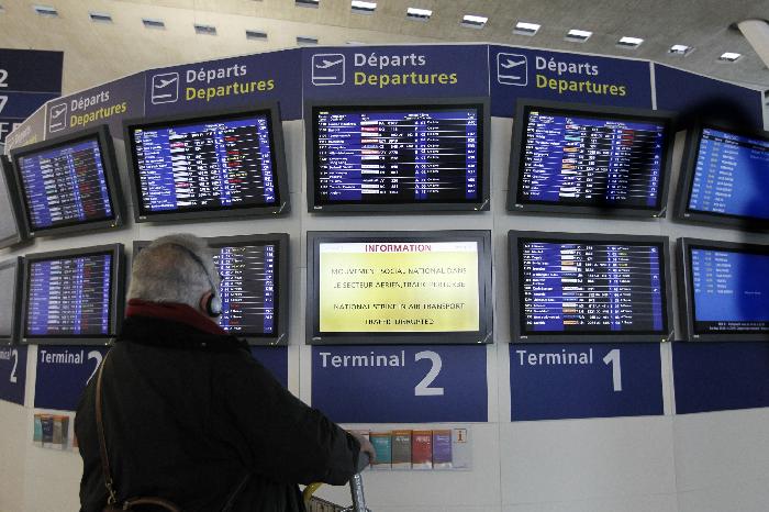 Απεργούν οι εργαζόμενοι στις αερομεταφορές στη Γαλλία
