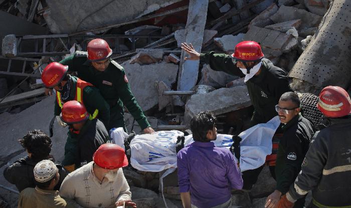 Τρεις νεκροί σε κατάρρευση εργοστασίου στο Πακιστάν