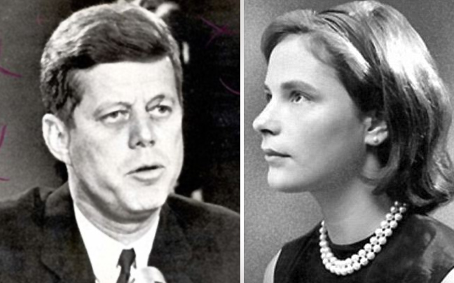 Έχασα την παρθενιά μου στο κρεβάτι της Jackie!