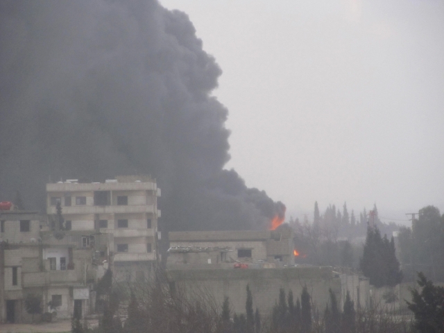 Επίθεση με οβίδες σε διυλιστήριο στη Χομς