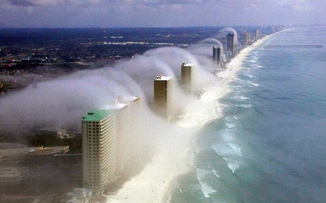 «Τσουνάμι» ομίχλης στην ακτογραμμή της Florida