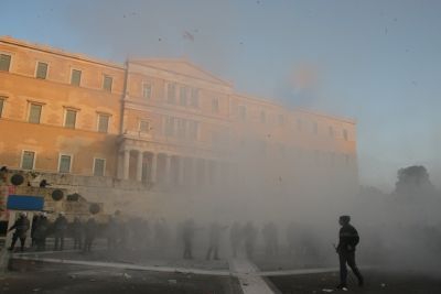 Φωτορεπορτάζ από τα επεισόδια στο Σύνταγμα