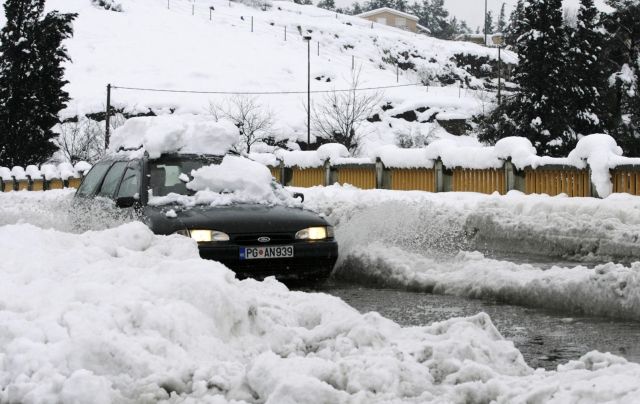 Εγκλωβίστηκαν από τα χιόνια οδηγοί στο Μαυροβούνιο