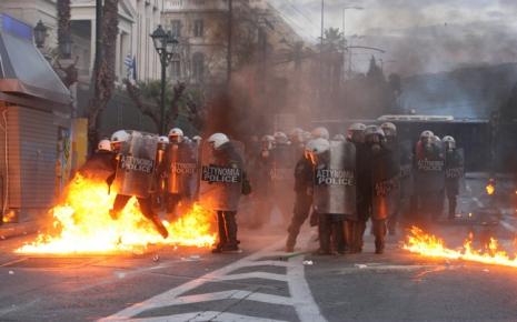 Τραυματίες από τα επεισόδια στο Σύνταγμα