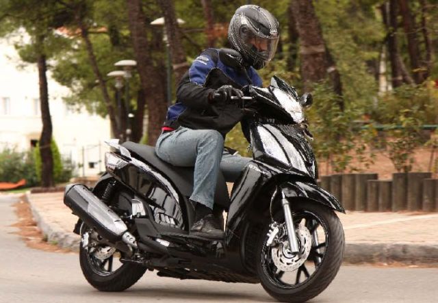 Το σπορ Kymco People GTi 300