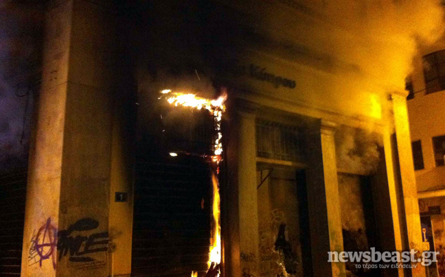 Κάηκε ολοσχερώς υποκατάστημα της τράπεζας Κύπρου