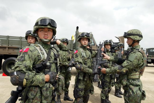 Οι στρατιωτικές δαπάνες της Κίνας ανησυχούν την Ιαπωνία