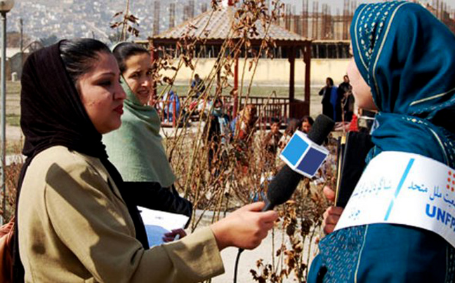 Μαντίλα  για τις τηλεπαρουσιάστριες στο Αφγανιστάν