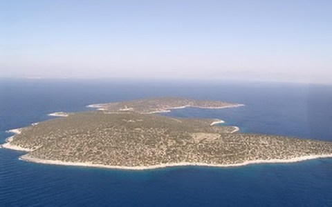 «Τι θα γίνει με τα ελληνικά νησιά»;