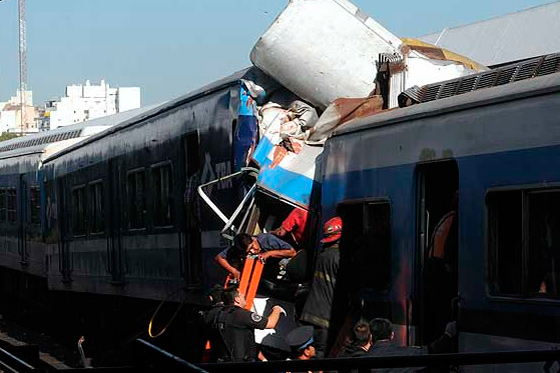 Εκατοντάδες τραυματίες από σύγκρουση τρένου