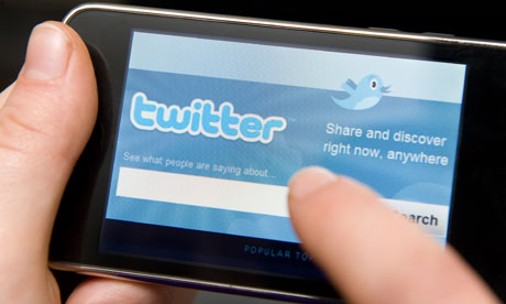 Παρουσίασε βήμα βήμα την πρόταση γάμου μέσω twitter
