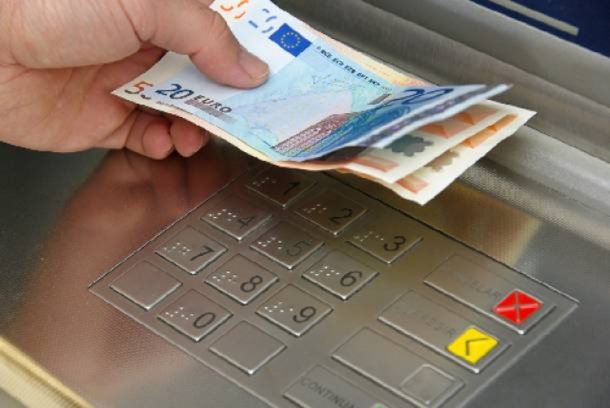 Σε αντίθεση κατεύθυνση τα επιτόκια το Μάρτιο