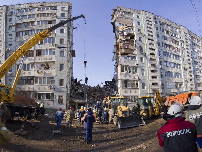 Απίστευτο βίντεο από κατάρρευση κτηρίου στη Ρωσία
