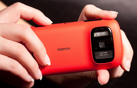 Κινητό με κάμερα 41 megapixel από τη Nokia