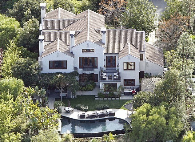 «Τσουχτερό» το ενοίκιο για την Kim Kardashian