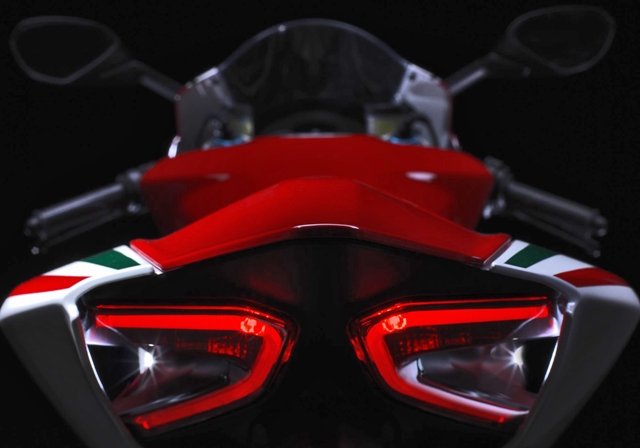 Πωλητήριο βάζει η Ducati
