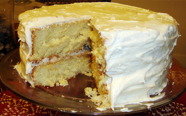 Κέικ με επικάλυψη λευκής σοκολάτας