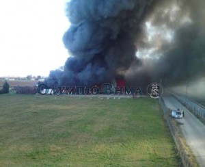 Πυρκαγιά σε εργοστάσιο στην Κατερίνη