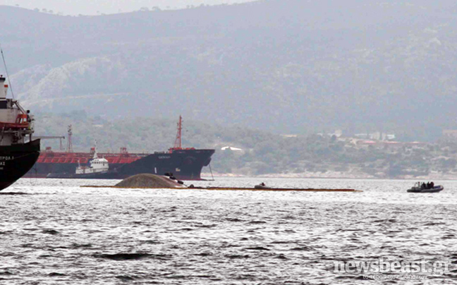 Αγνοείται ο καπετάνιος πλοίου που βυθίστηκε στην Ελευσίνα