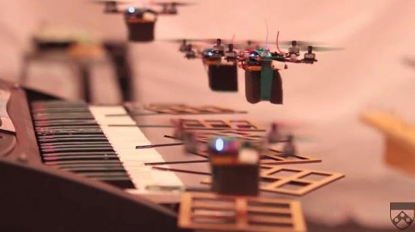 Ιπτάμενα ρομπότ παίζουν μουσική