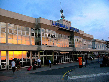 Ναρκωτικά σε αποσκευές ιερέα στο αεροδρόμιο Λάρνακας