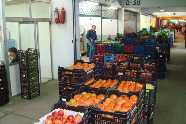 Δέσμευση τριών τόνων φρούτων στη λαχαναγορά του Ρέντη