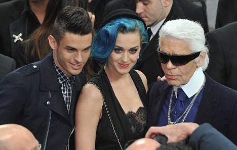 Ξεπέρασε επιτέλους τον Russell η Katy Perry