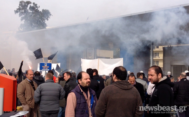 Διαμαρτυρία έξω από το υπουργείο Εθνικής Άμυνας