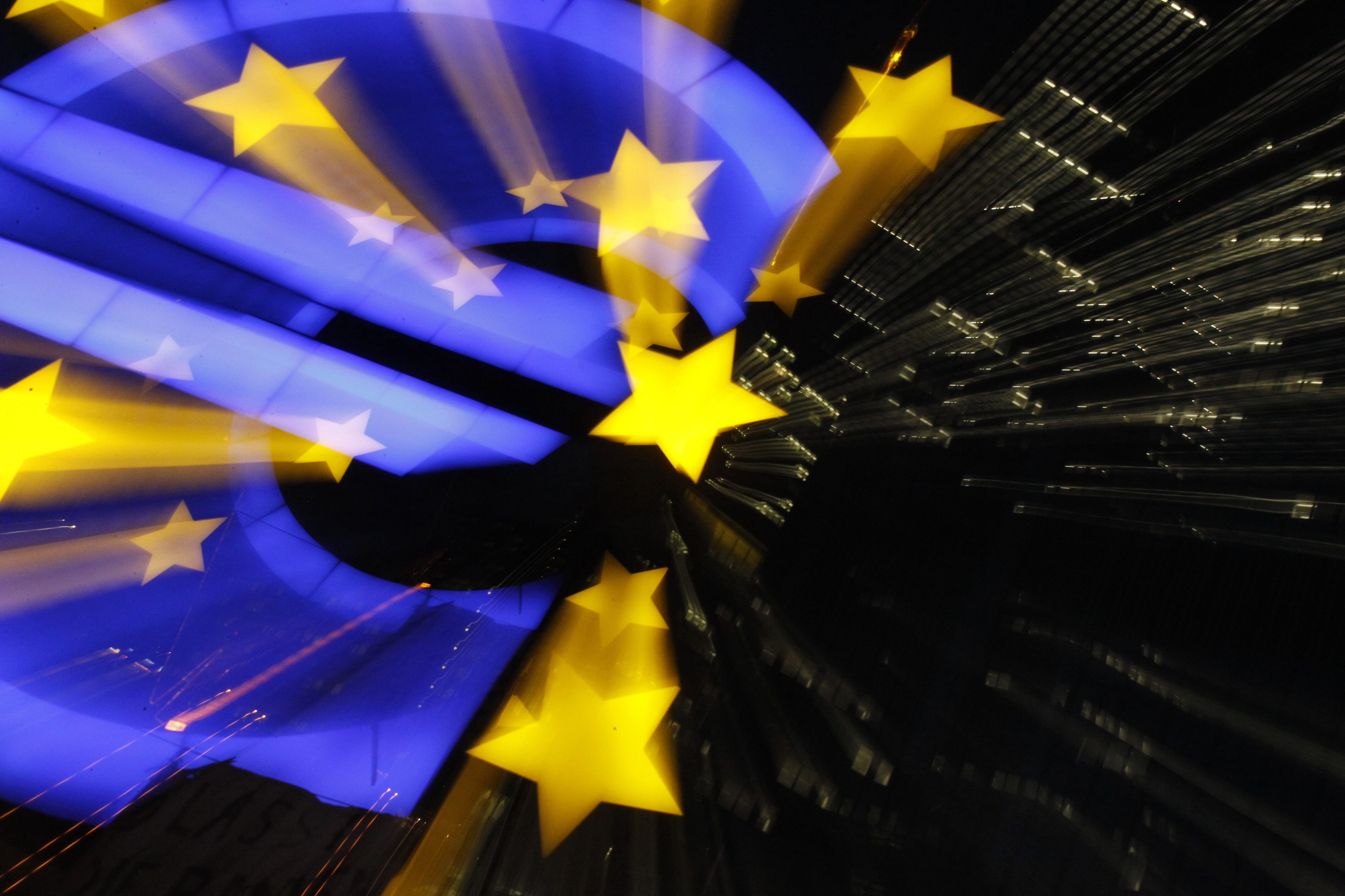 «Απειλείται η Ευρωζώνη στη σημερινή της μορφή»