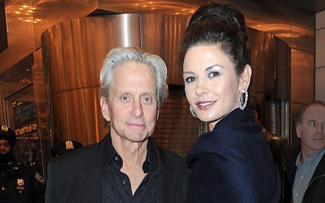 H Catherine Zeta Jones και τα… υπέροχα πόδια της!