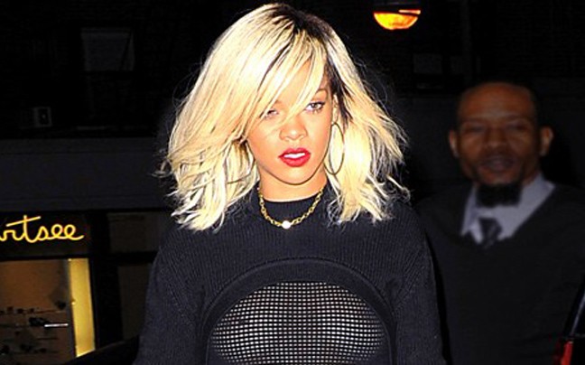 «Όλα στη φόρα» το… μότο της Rihanna