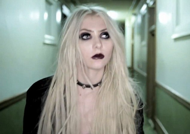 Το νέο προκλητικό βιντεοκλίπ της Taylor Momsen