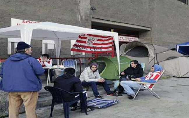 Σε αντίσκηνο αλλά εισιτήριο… γιοκ!