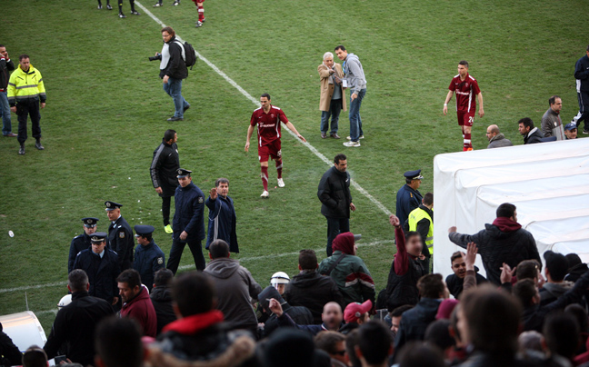 Ξέσπασμα Πηλαδάκη και ντου οπαδών στο AEL FC ARENA