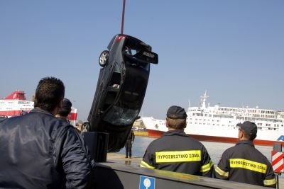 Έπεσε με το αυτοκίνητό του στη θάλασσα και πνίγηκε