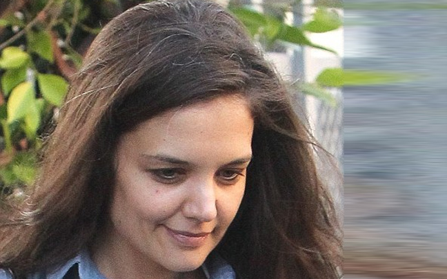 «Άσπρισε» η Katie Holmes