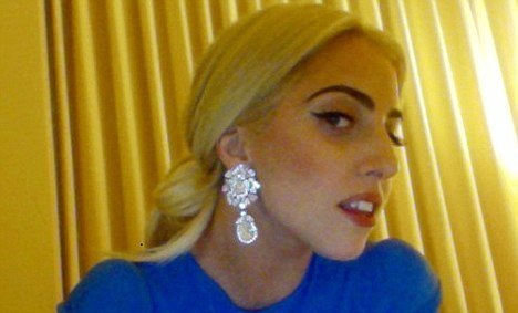 Κουρασμένη το «παίζει» η Lady Gaga