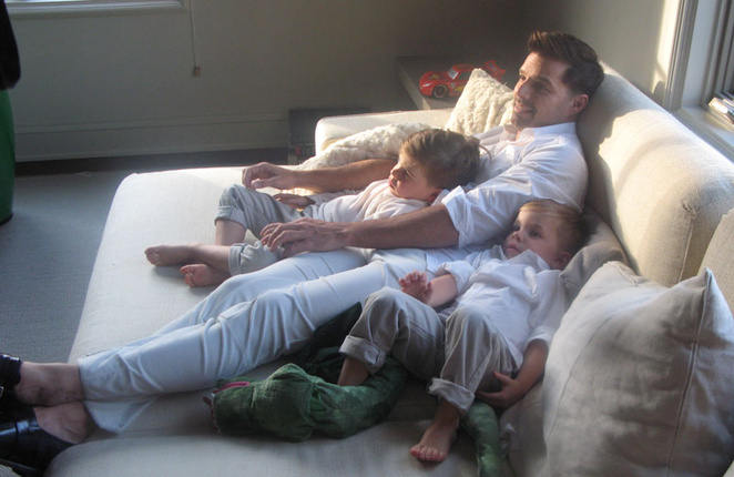 Ο Ricky Martin φωτογραφίζεται με τους δίδυμους γιους του