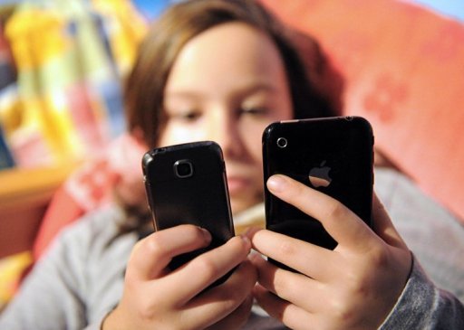 Ένας μέσος έφηβος στέλνει 60 sms τη μέρα