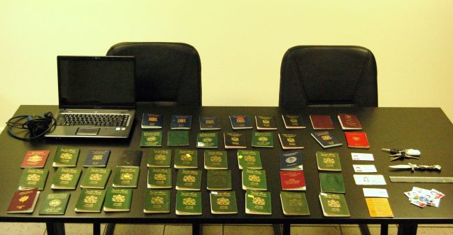 «Φάμπρικα» πλαστών διαβατηρίων στο κέντρο